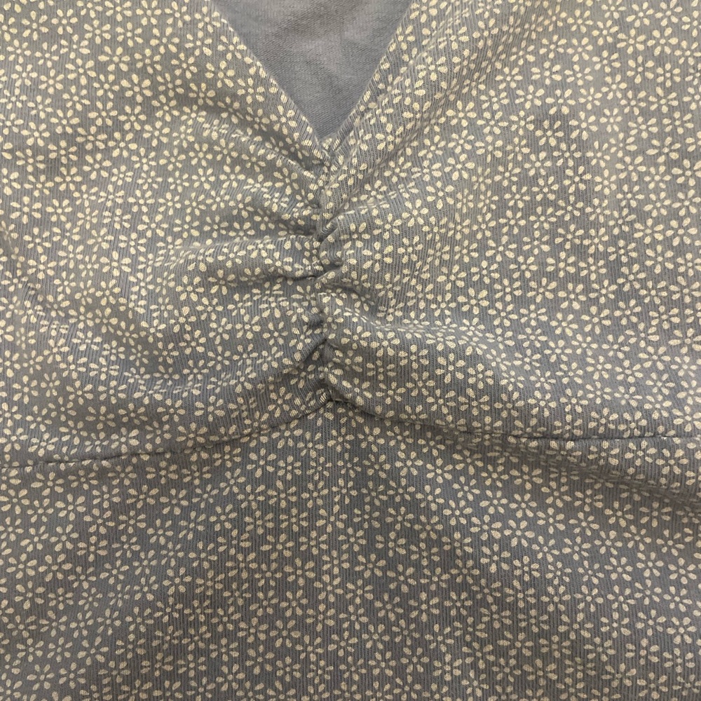 Brandy melville flower top